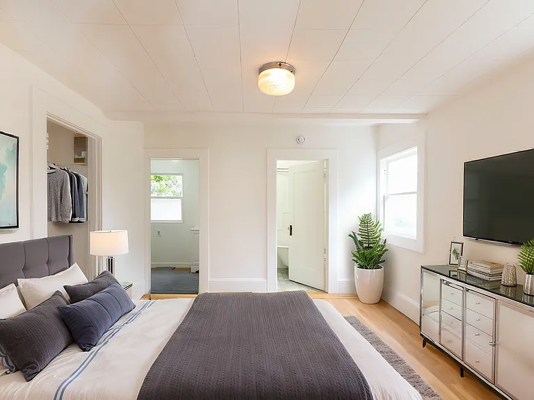 373 Moraga Ave — Photo 8