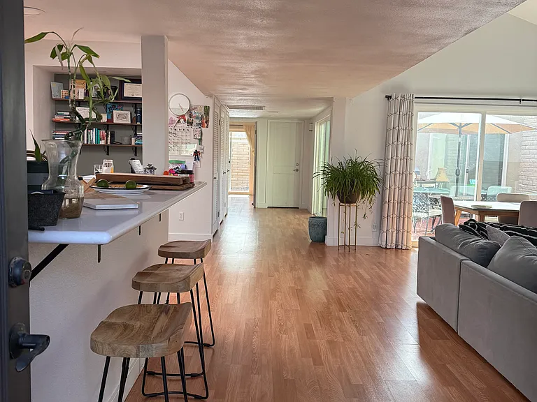 Enrtrance to the home furnished