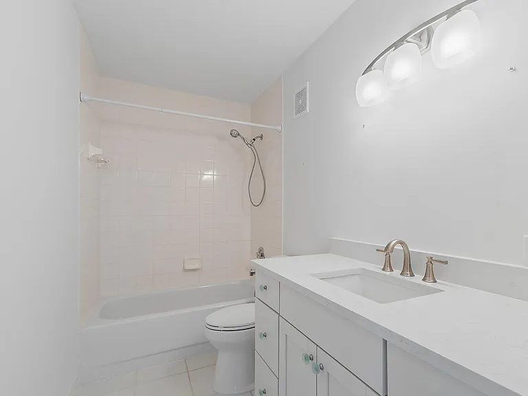2406 SW Danbury Ln — Photo 27