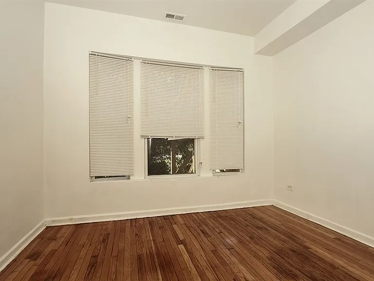 5718 S Wabash Ave — Photo 8