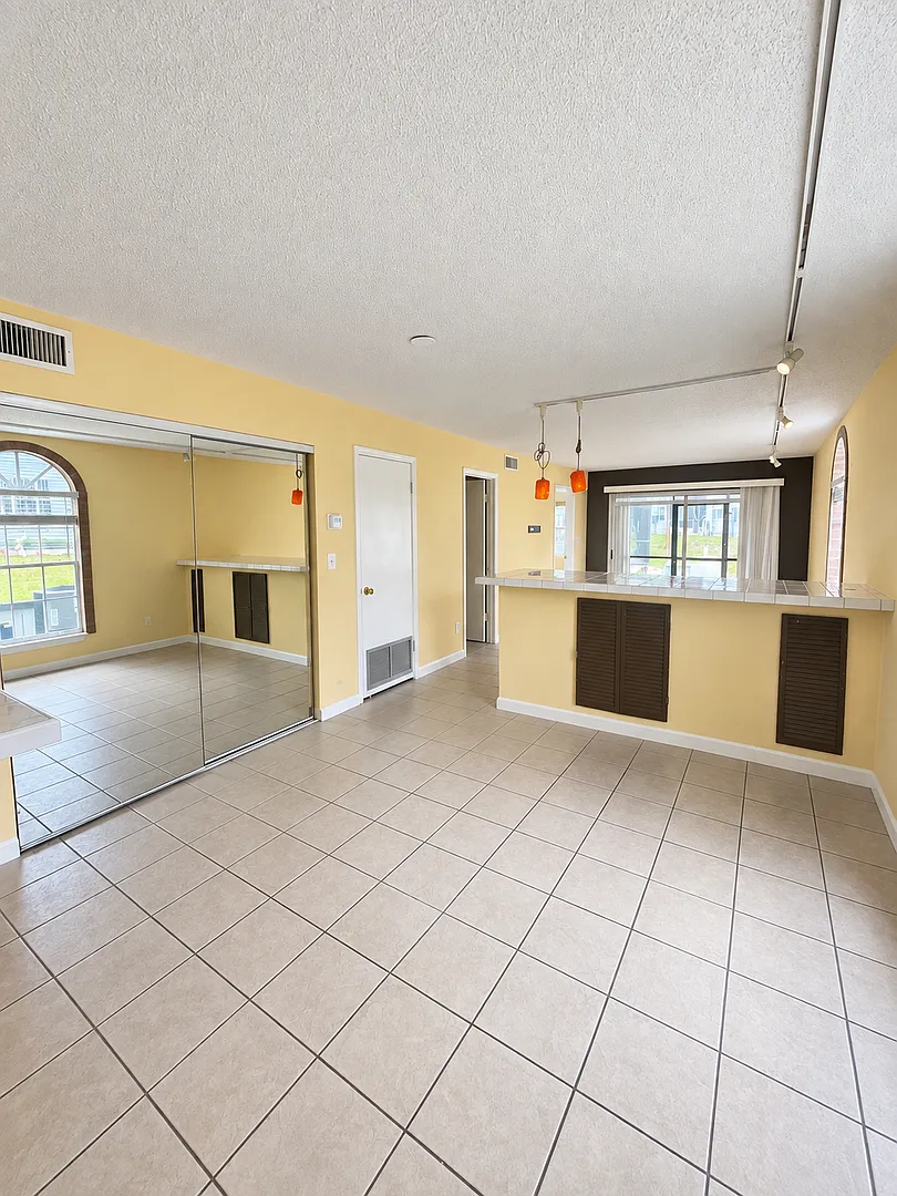 313 Dirksen Dr — Photo 4