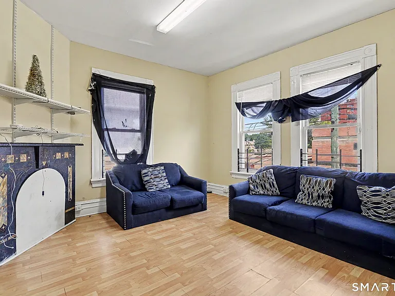 137 Sherwood Ave — Photo 4