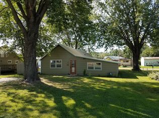 3901 New London Gravel Rd, Hannibal, MO 63401