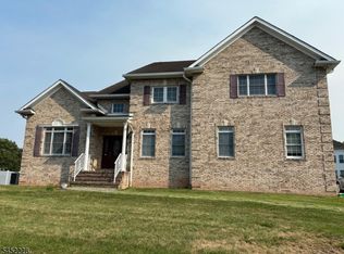 17 Aaron Ct, Bridgewater, NJ 08807