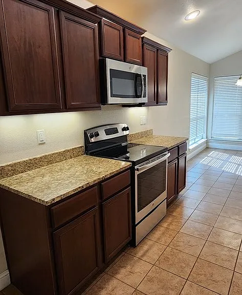 907 Candlestick Dr — Photo 4