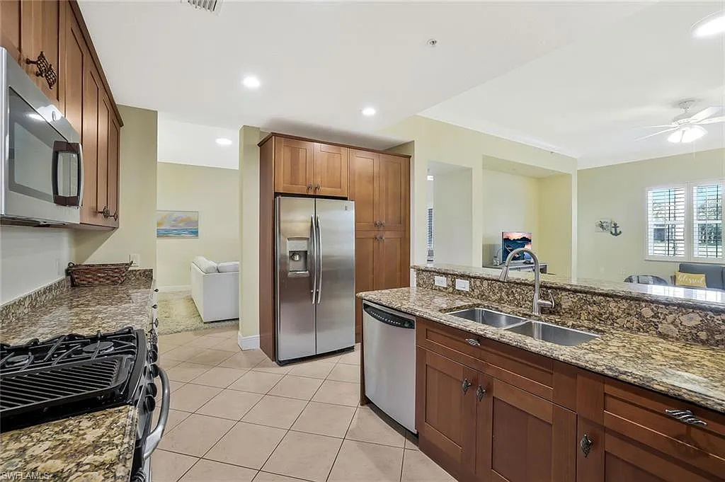 3 bed, 3.0 bath, 2502 sqft, $6,500 — Photo 4