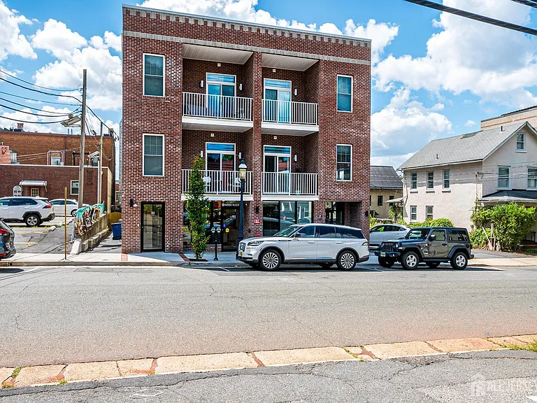 21 Station Pl — Photo 1
