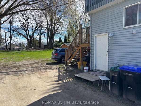 203 George St, Midland, ON L4R 2W3