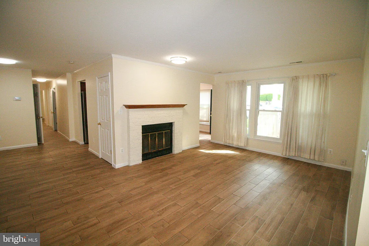 Building Photo - 11325 Halethorpe Ter #207