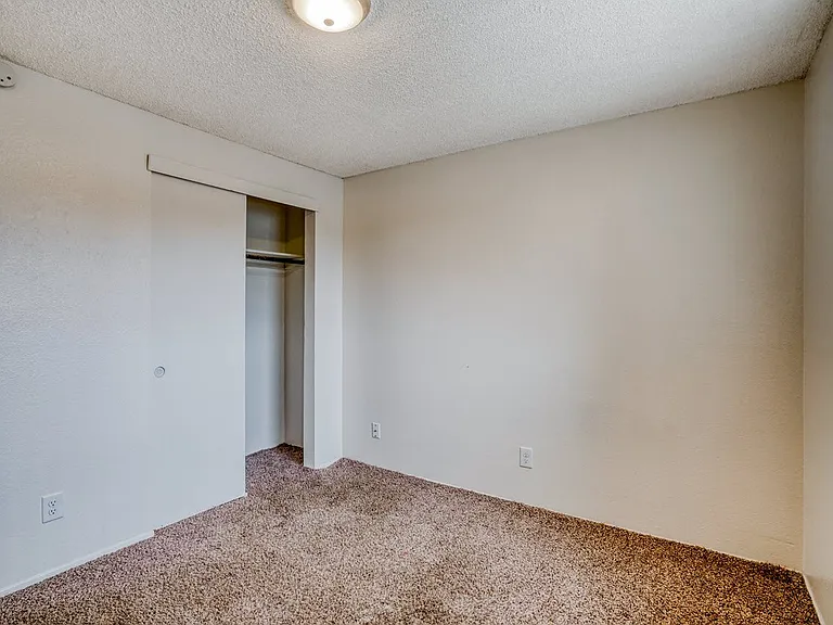 Stafford Court Apartments — Photo 14
