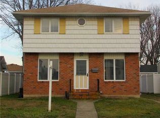 99 Miramar Blvd, Lindenhurst, NY 11757