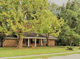 2120 Soundview Dr, Gautier, MS 39553