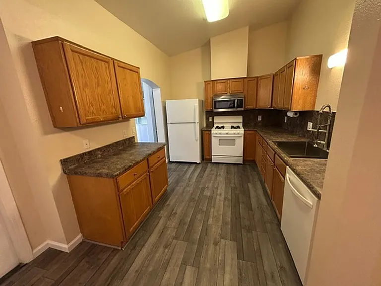 2406 W Prospect Ave — Photo 4