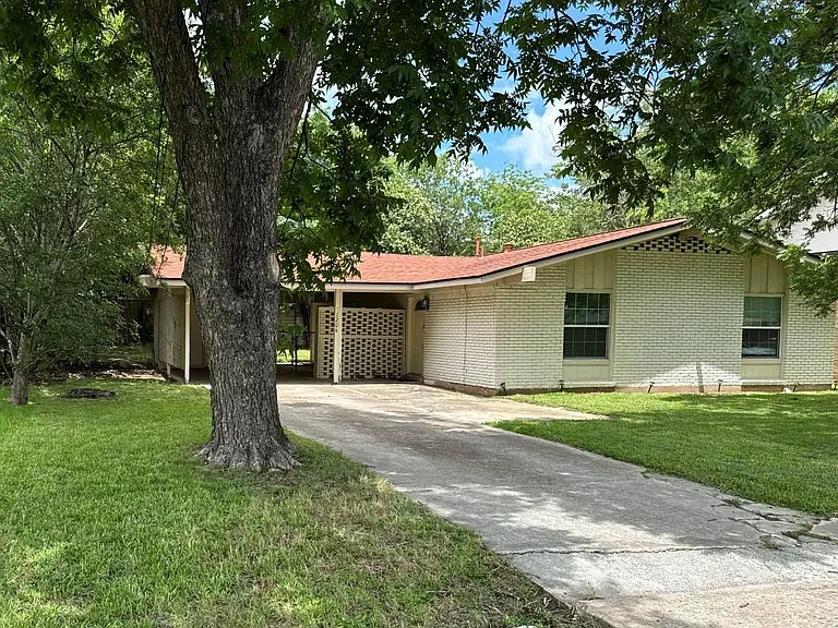 1206 Dwyce Dr — Photo 3