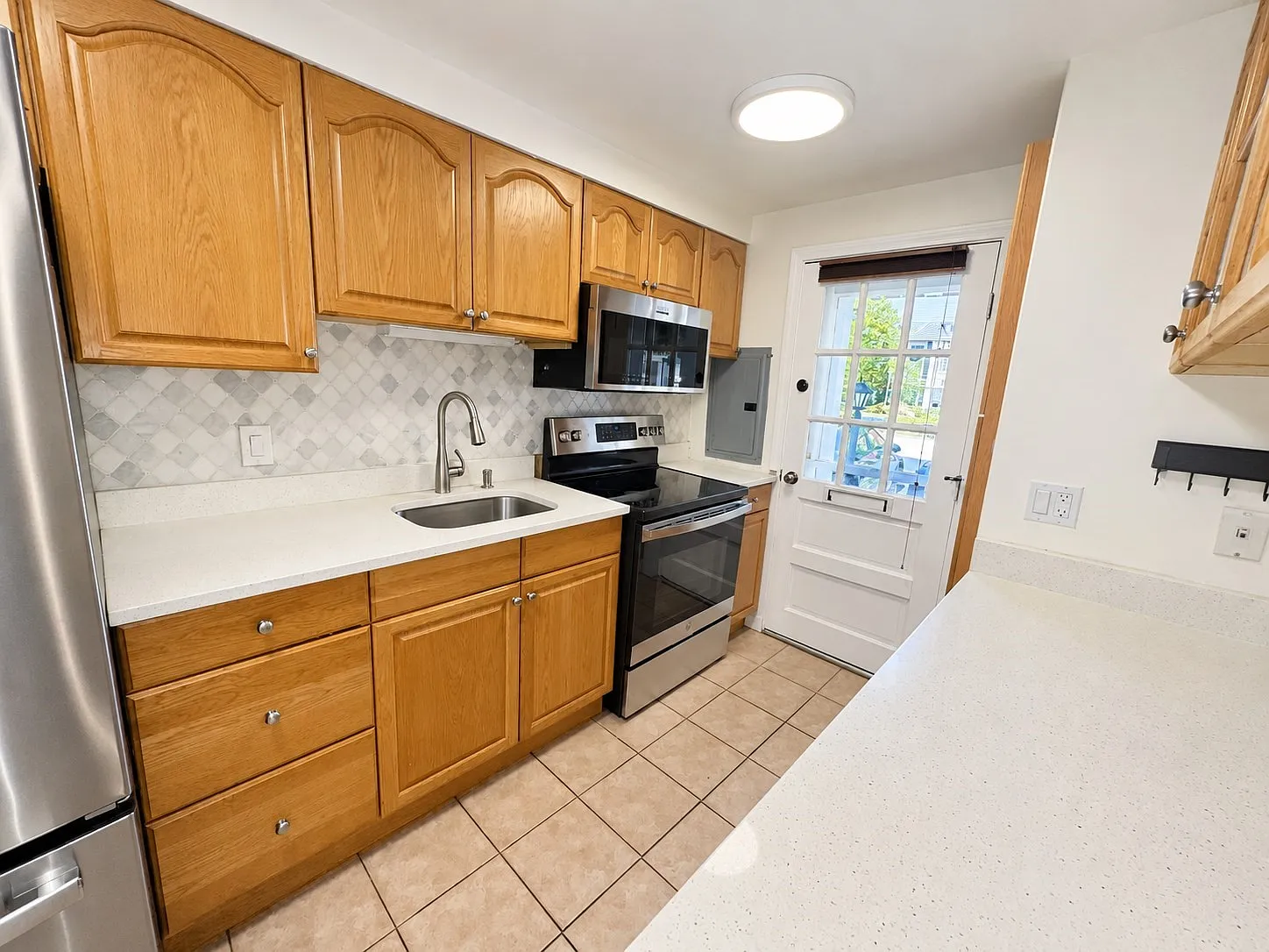 2 bed, 2.5 bath, 1924 sqft, $3,450 — Photo 2