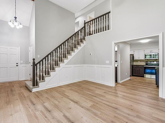 5th image of 11804 Oakmont St