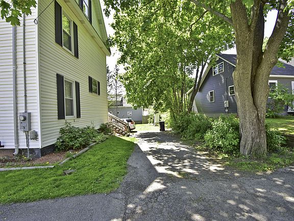 4th image of 252 Pearl St