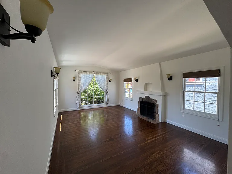 1131 Neilson St — Photo 9
