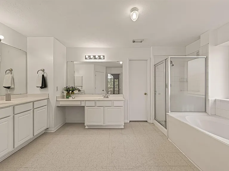 16315 April Ridge Dr — Photo 35
