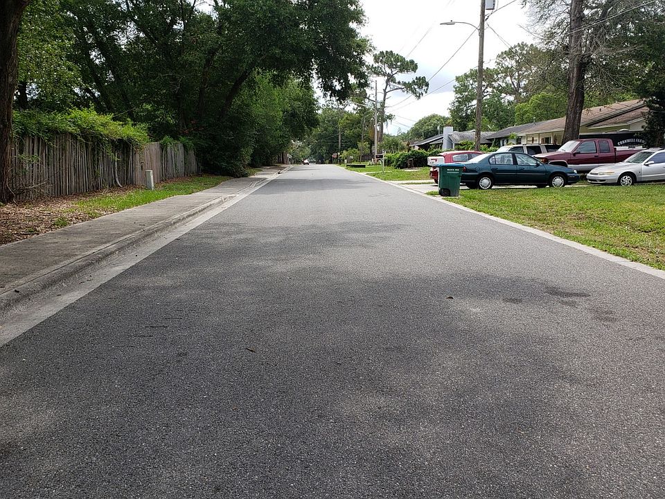 2nd image of 610 Rosedale Ave