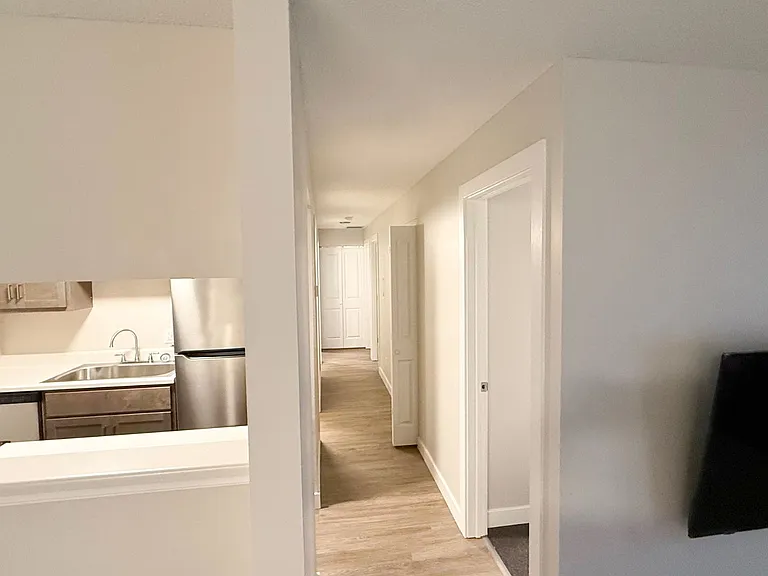809 W Stoughton St — Photo 12