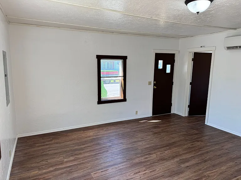 1606 Ash Ave — Photo 5
