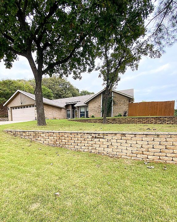 1st image of 2810 Brookshire Dr
