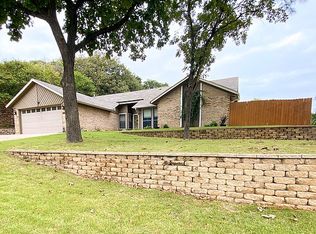 2810 Brookshire Dr, Grapevine, TX 76051