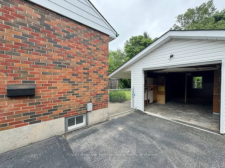 73 Eugenia St #MAIN — Photo 35