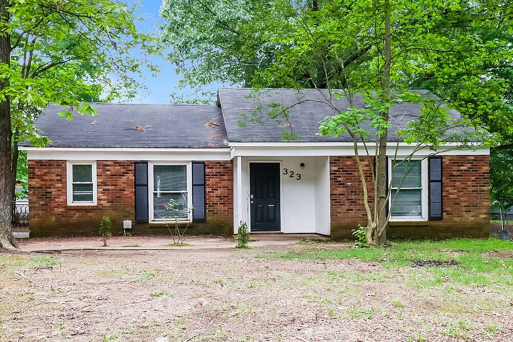 3 bed, 1.0 bath, 1074 sqft, $1,675 — Photo 1