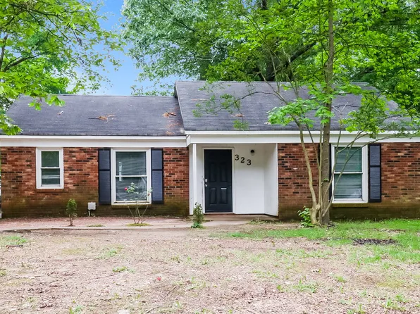 323 Huntsmoor Dr, Charlotte, NC 28217
