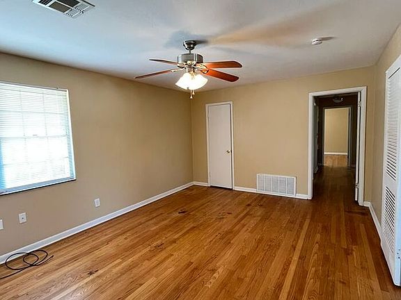 5th image of 3617 1/2 N Drexel Blvd