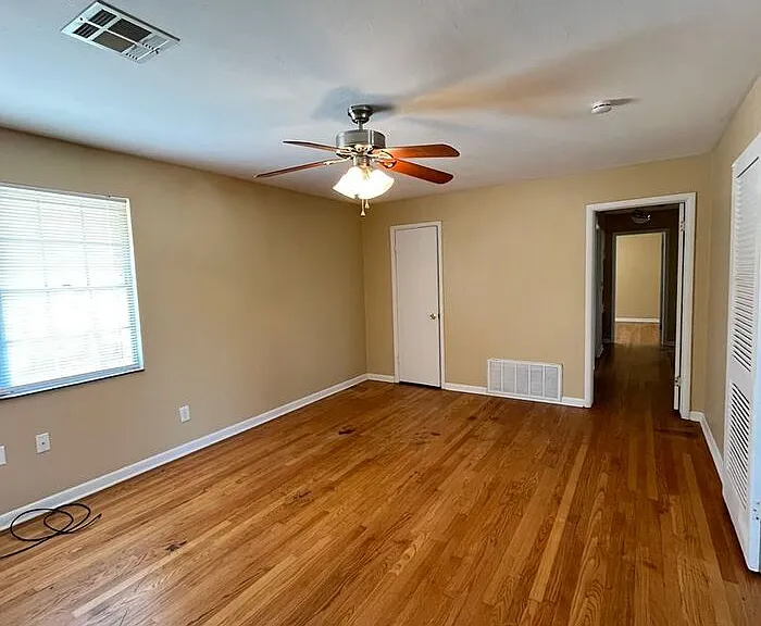 3617 1/2 N Drexel Blvd — Photo 5
