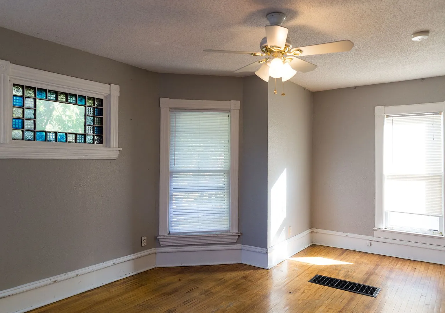 Prime 5 Bedroom in Dinkytown close to the U of M! — Photo 4