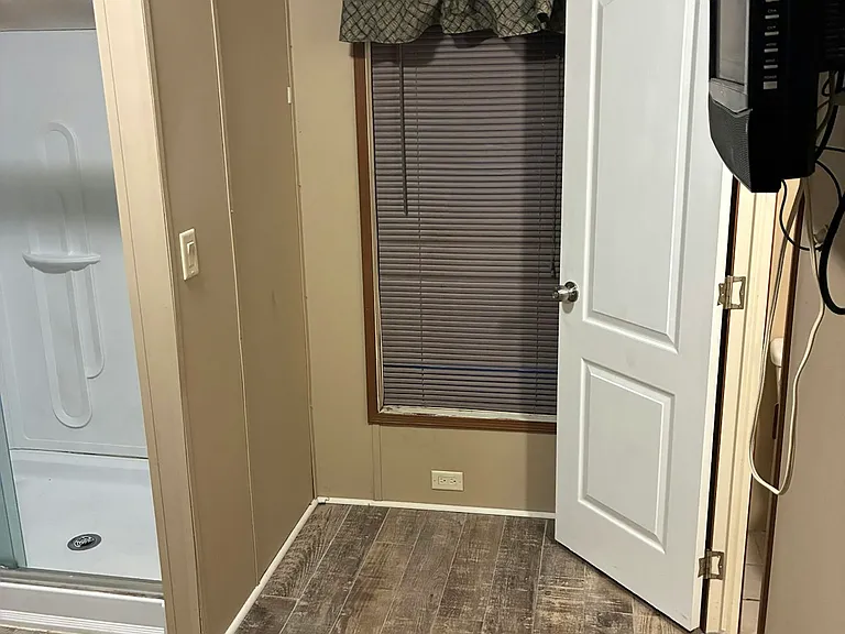 327 Shanklin Rd #C — Photo 7
