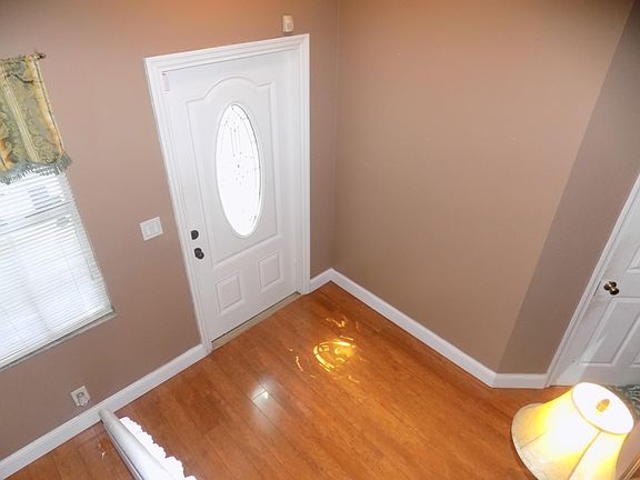 4th image of 229 Leland Ln
