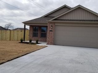 150 Foxglove St, Centerton, AR 72719
