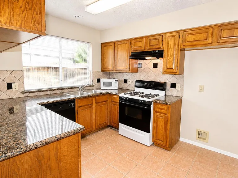 3331 Oak Branch Ln — Photo 3