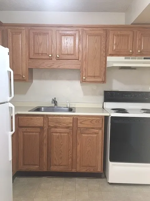 Pondview Apartments — Photo 4