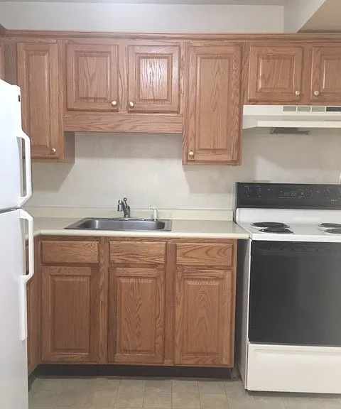 Pondview Apartments — Photo 4