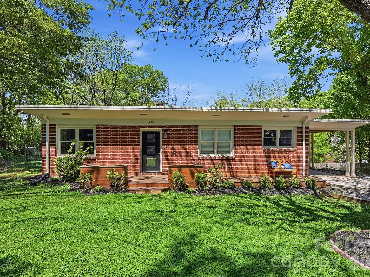3 bed, 2.0 bath, 1283 sqft, $2,200 — Photo 3
