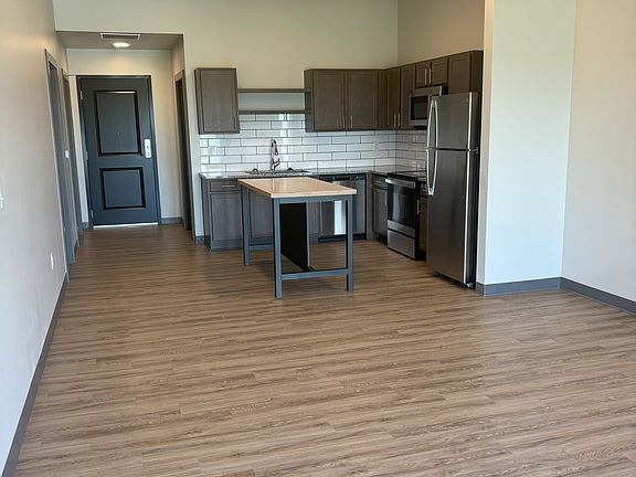 2nd image of 400 S Heritage Way #401