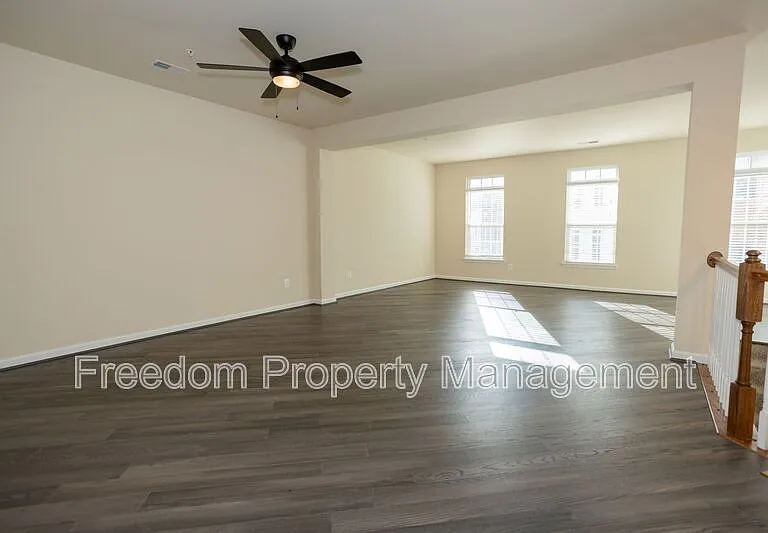 7408 Brunson Cir — Photo 15