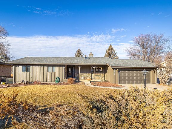 2nd image of 3009 Meadowbrook Dr