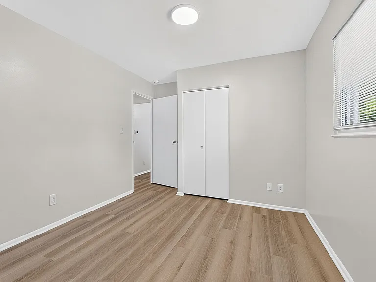 5168 Mapleridge Dr — Photo 12