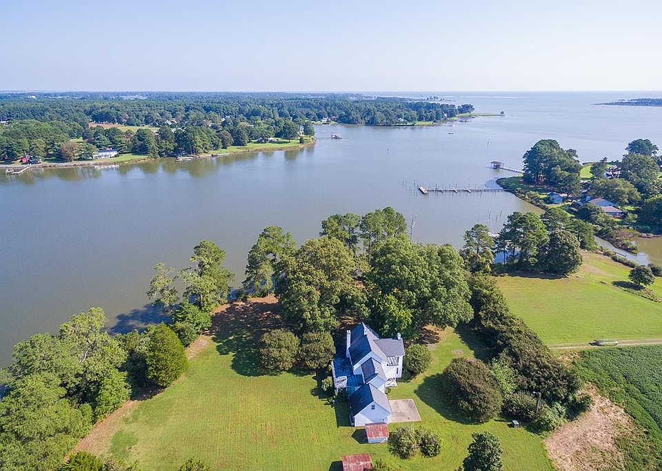 1st image of 823 Blue Water Dr