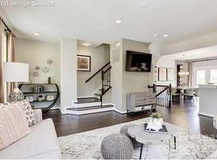 1305 Queen Lyon Ct, Charlotte, NC 28205