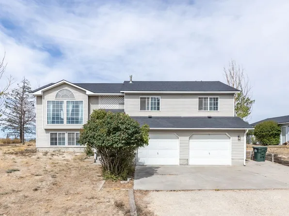 493 Balsam Dr, Spring Creek, NV 89815