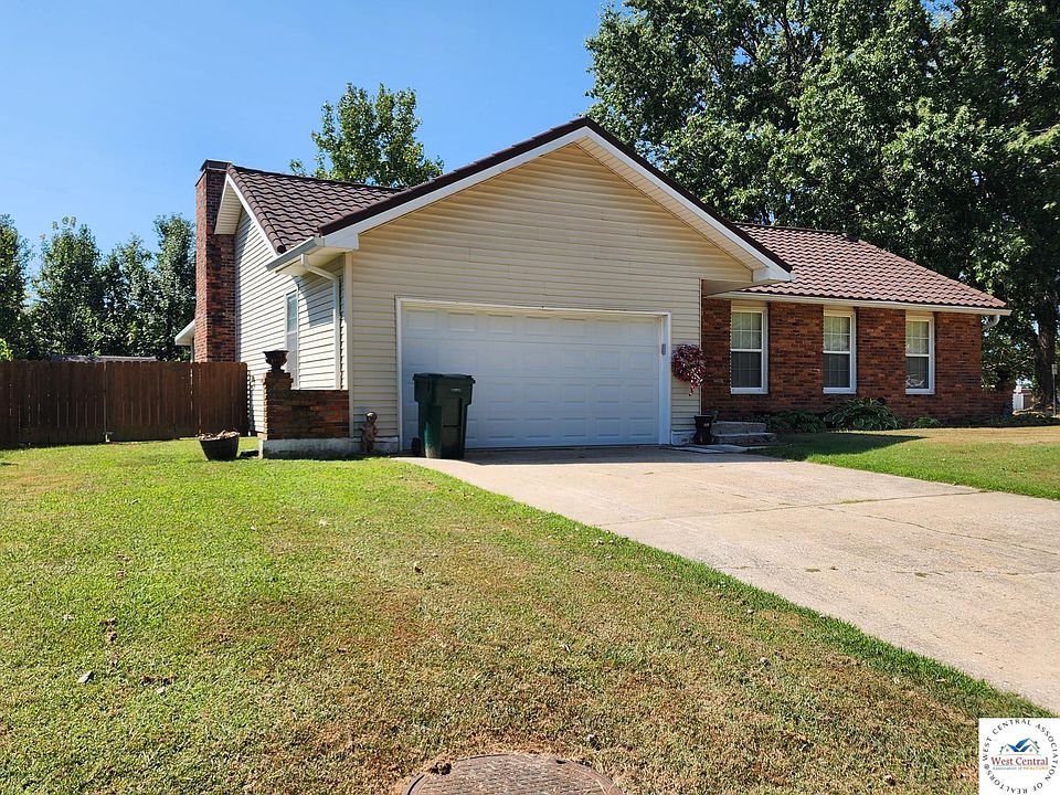 1st image of 1700 Strawberry Ln