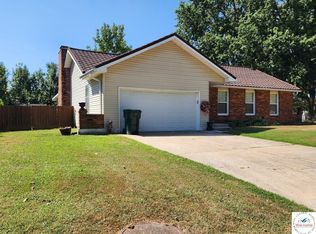 1700 Strawberry Ln, Clinton, MO 64735